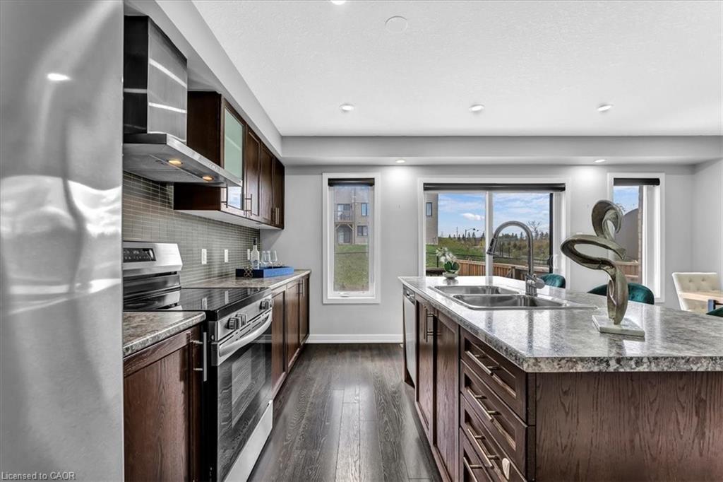 94 Crafter Crescent, Stoney Creek, ON - Indoor Photo Showing Kitchen With Double Sink With Upgraded Kitchen