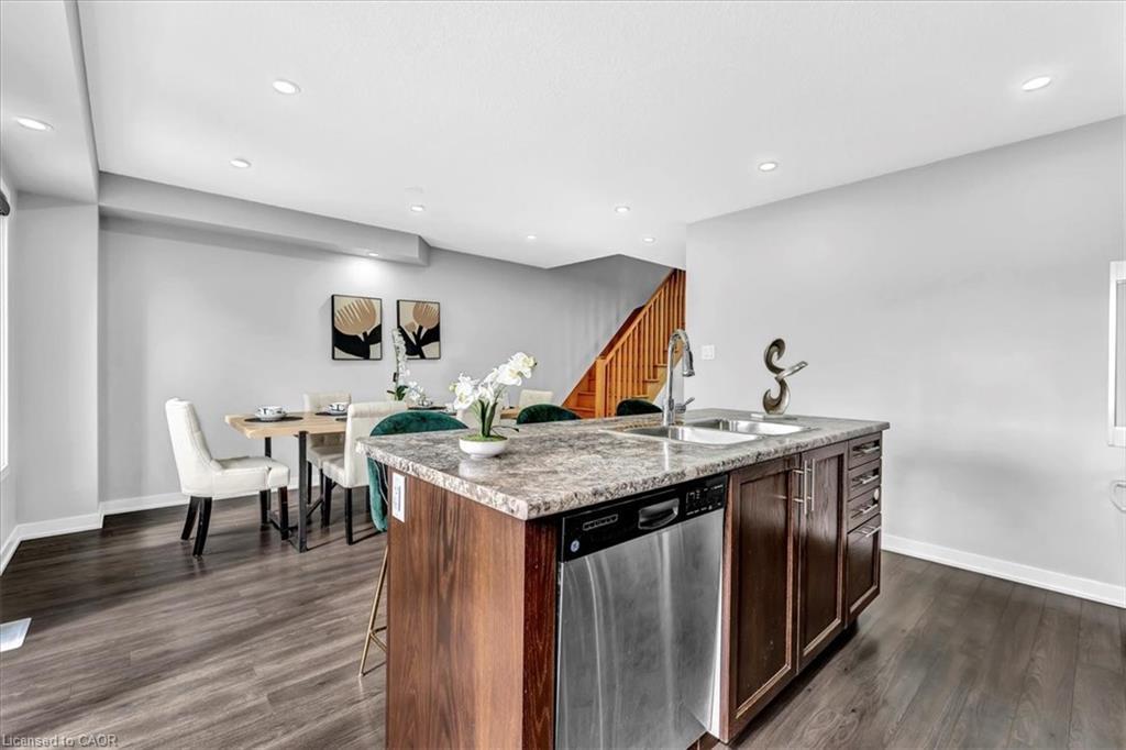 94 Crafter Crescent, Stoney Creek, ON - Indoor Photo Showing Kitchen