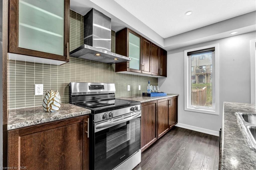 94 Crafter Crescent, Stoney Creek, ON - Indoor Photo Showing Kitchen With Double Sink