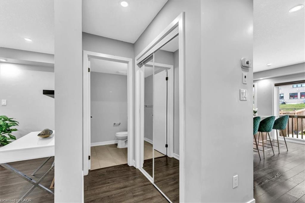 94 Crafter Crescent, Stoney Creek, ON - Indoor Photo Showing Other Room