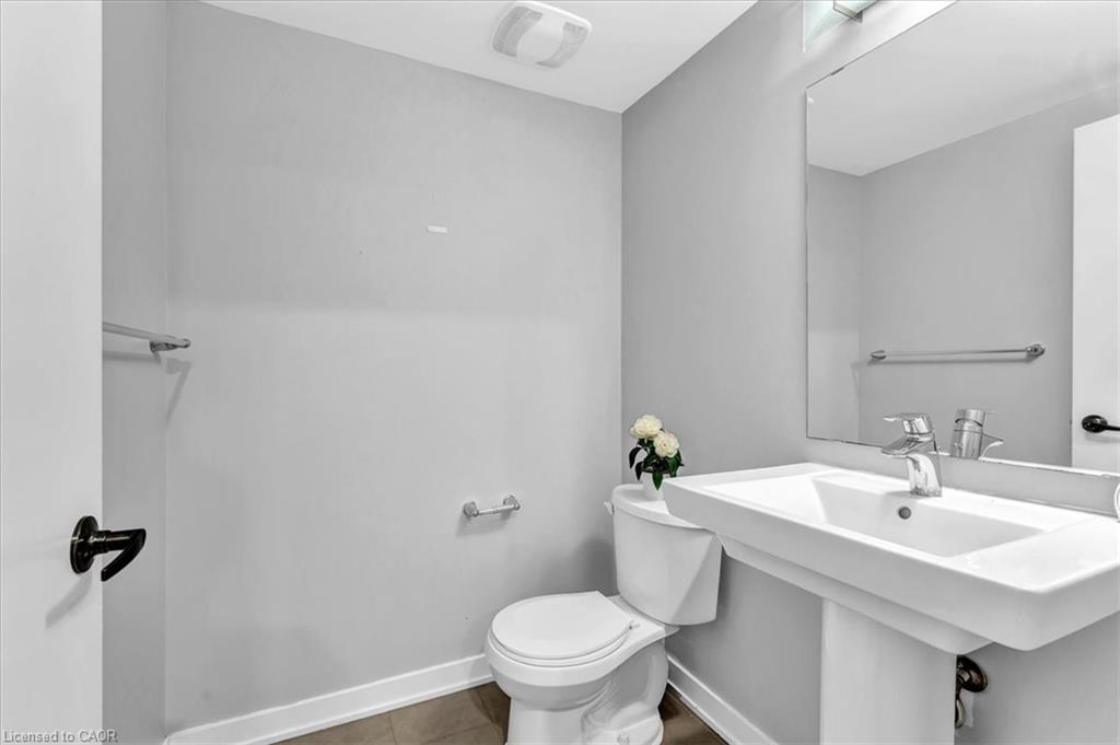 94 Crafter Crescent, Stoney Creek, ON - Indoor Photo Showing Bathroom