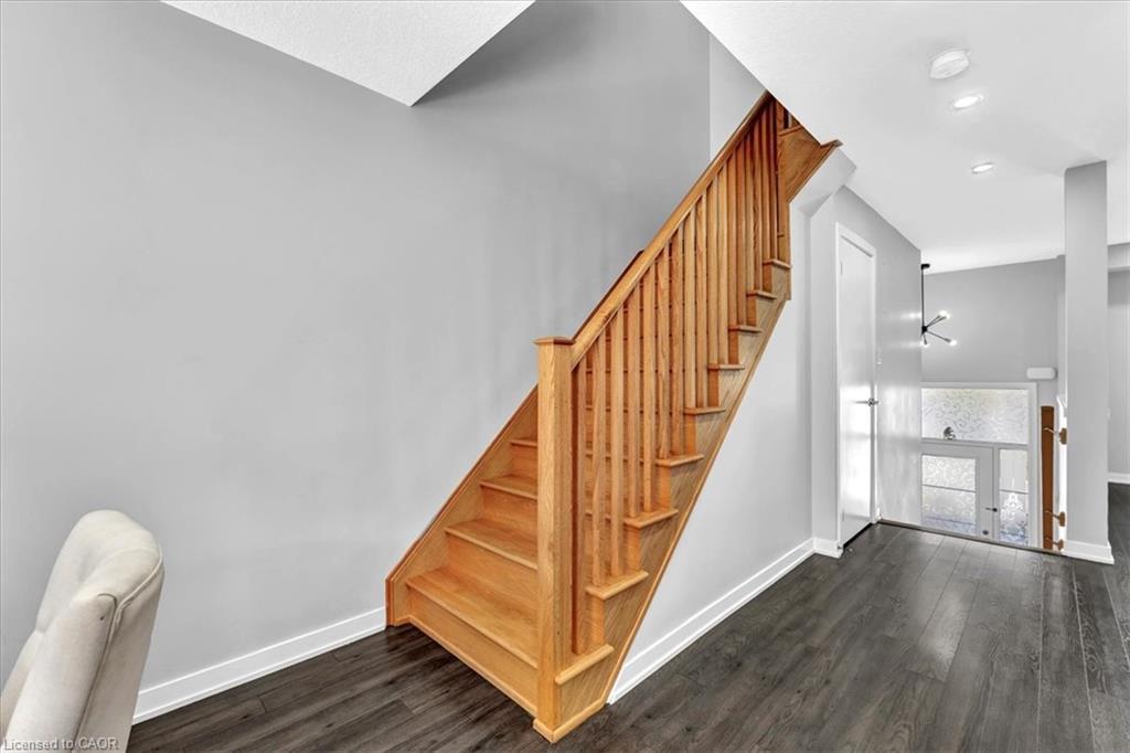 94 Crafter Crescent, Stoney Creek, ON - Indoor Photo Showing Other Room