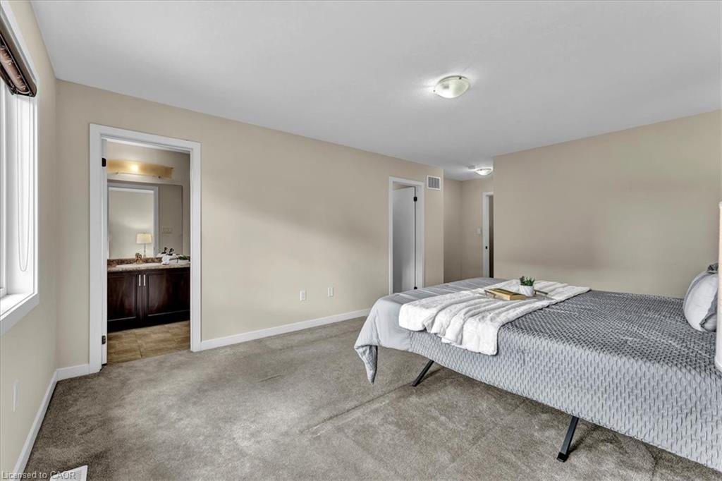 94 Crafter Crescent, Stoney Creek, ON - Indoor Photo Showing Bedroom