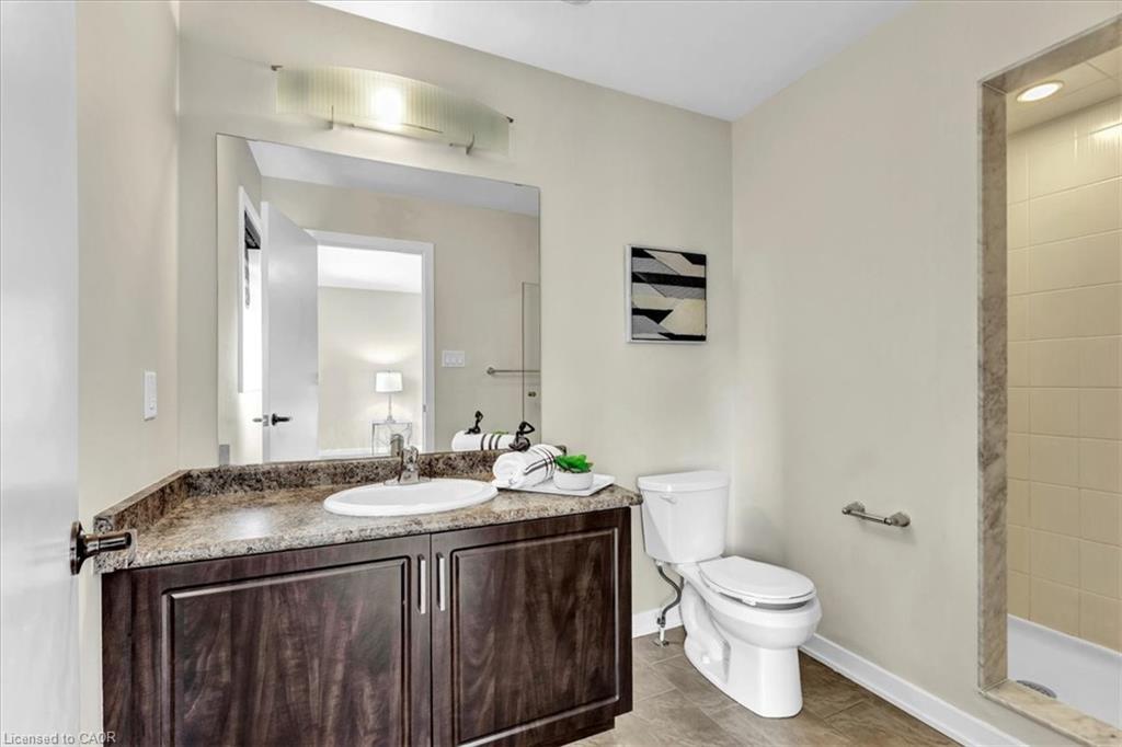 94 Crafter Crescent, Stoney Creek, ON - Indoor Photo Showing Bathroom