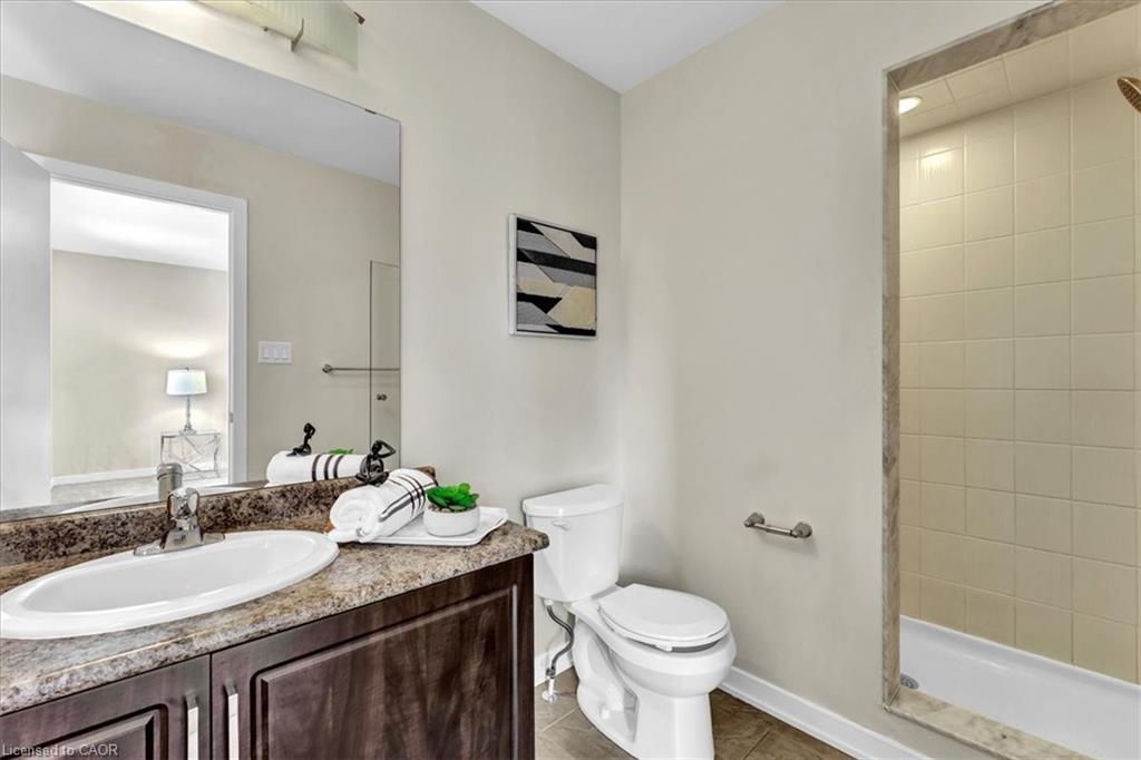 94 Crafter Crescent, Stoney Creek, ON - Indoor Photo Showing Bathroom