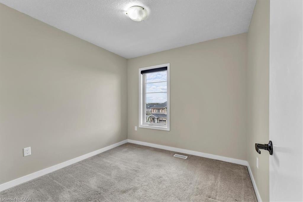 94 Crafter Crescent, Stoney Creek, ON - Indoor Photo Showing Other Room