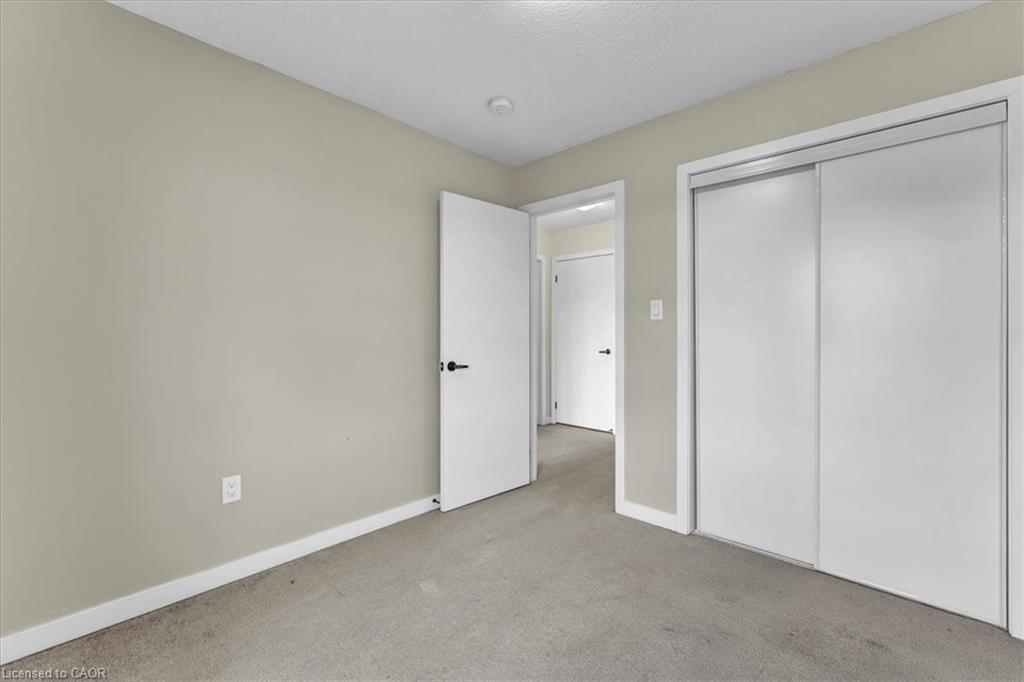 94 Crafter Crescent, Stoney Creek, ON - Indoor Photo Showing Other Room