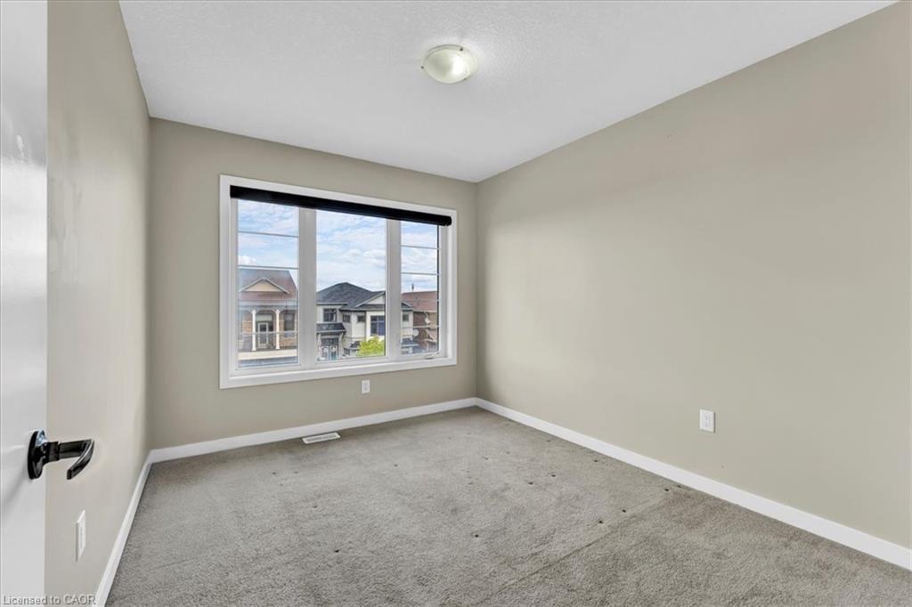 94 Crafter Crescent, Stoney Creek, ON - Indoor Photo Showing Other Room