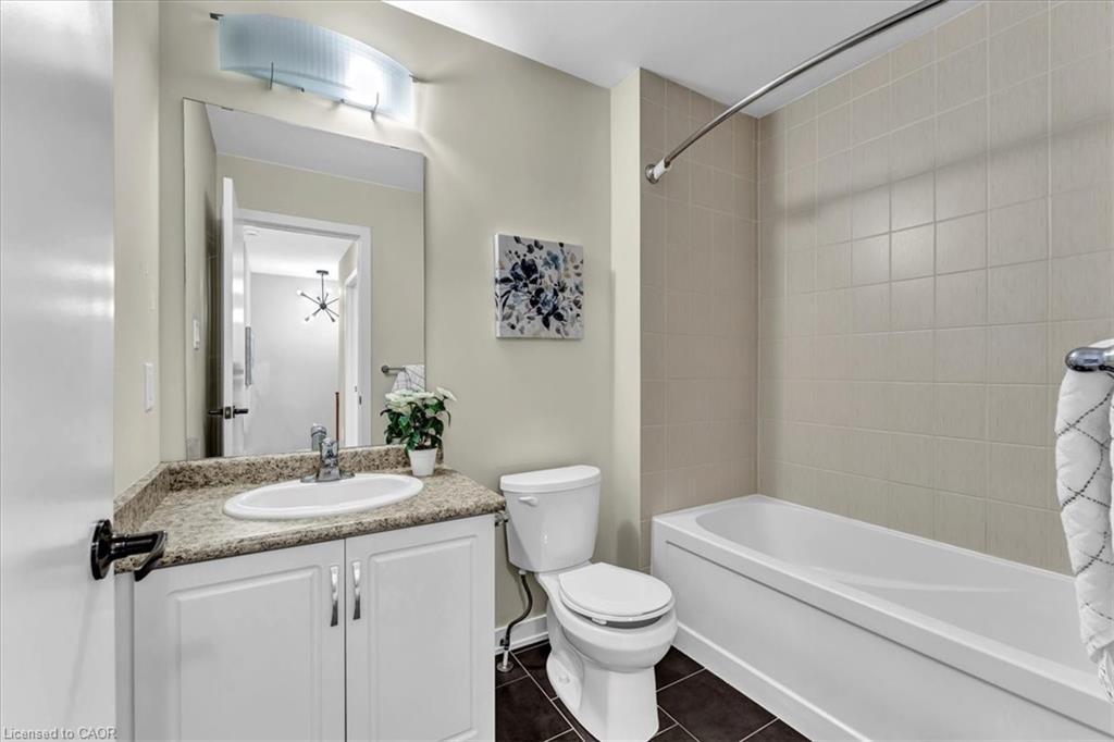 94 Crafter Crescent, Stoney Creek, ON - Indoor Photo Showing Bathroom