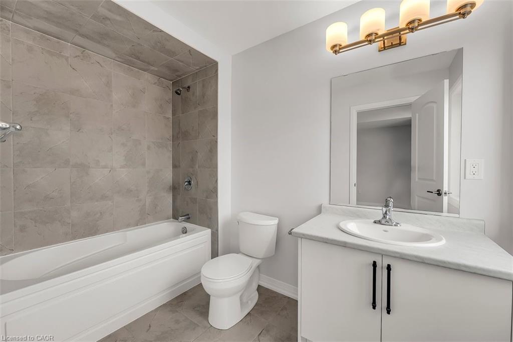 76 Hitchman Street, Paris, ON - Indoor Photo Showing Bathroom