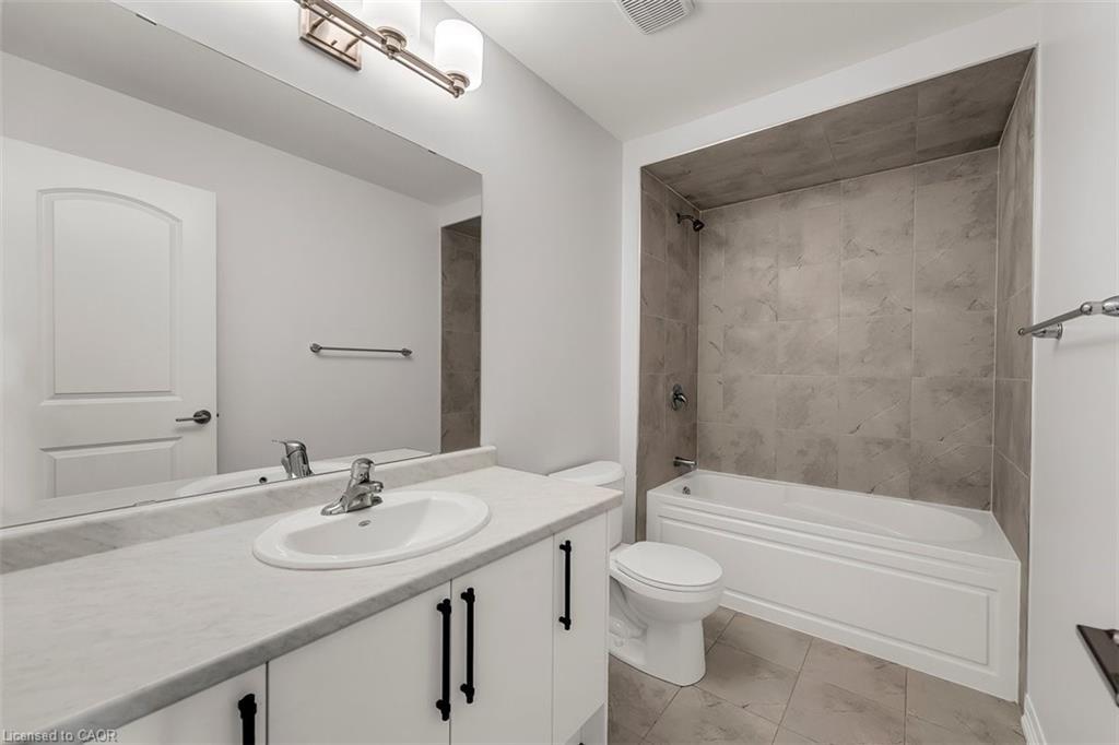 76 Hitchman Street, Paris, ON - Indoor Photo Showing Bathroom