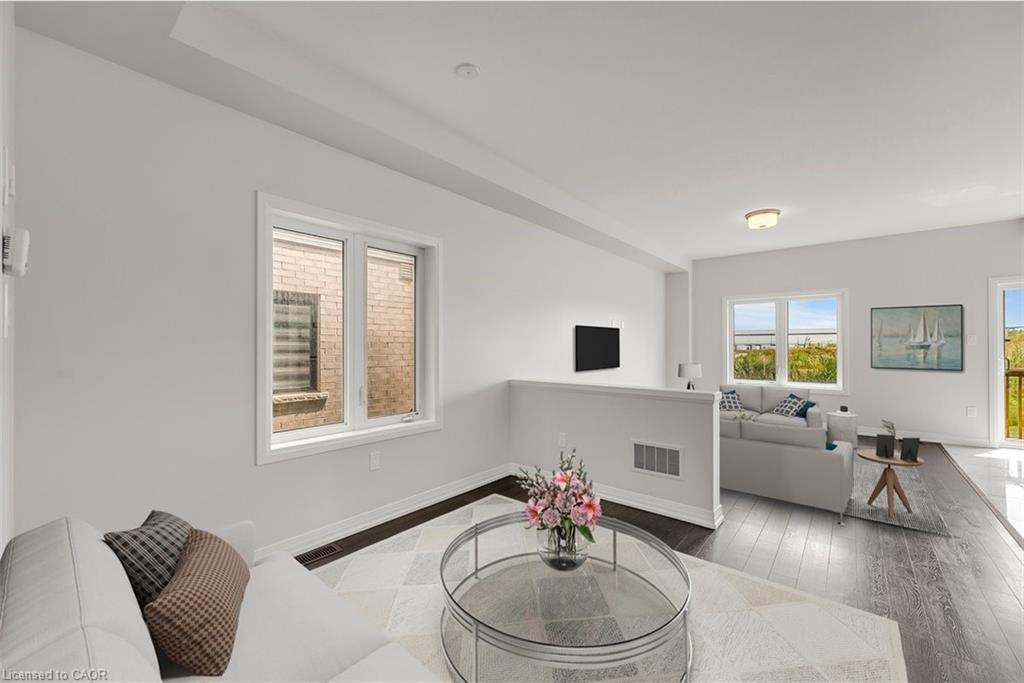 76 Hitchman Street, Paris, ON - Indoor Photo Showing Living Room