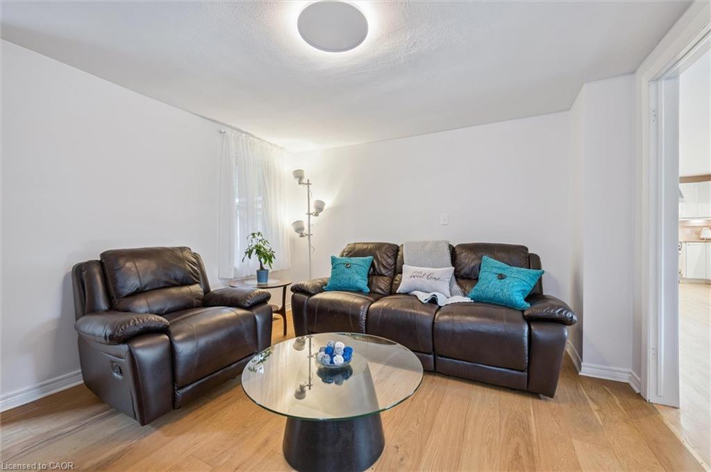 6548 Beatty Line N, Fergus, ON - Indoor Photo Showing Living Room