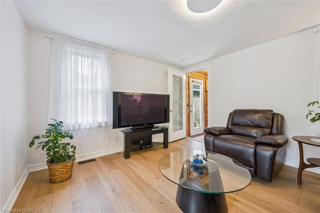 6548 Beatty Line N, Fergus, ON - Indoor Photo Showing Living Room