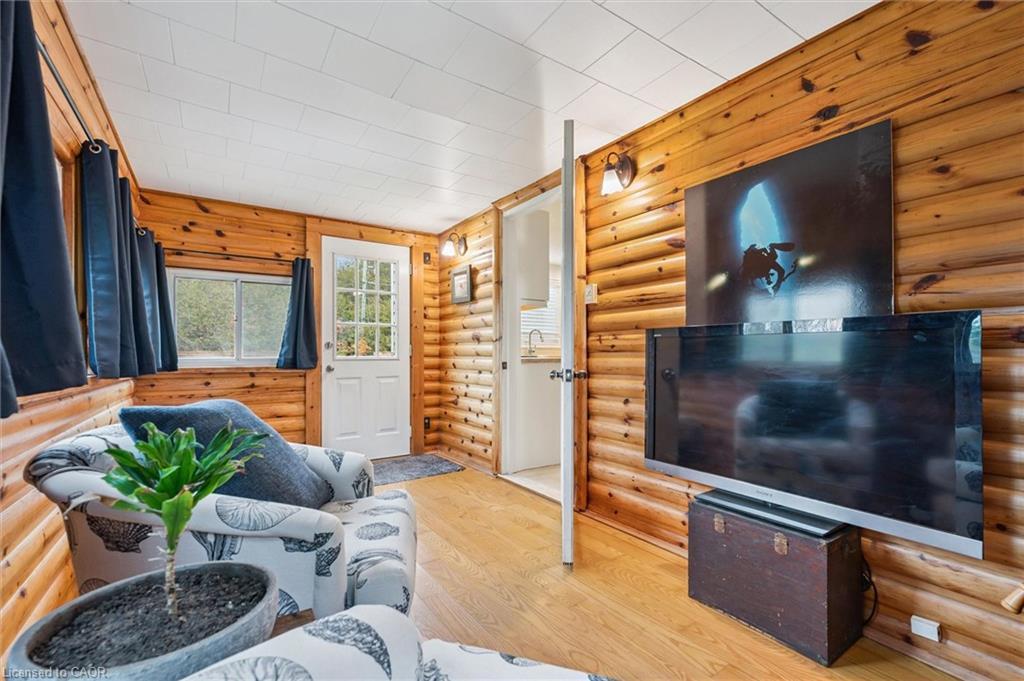 6548 Beatty Line N, Fergus, ON - Indoor Photo Showing Living Room