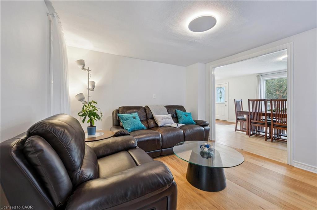 6548 Beatty Line N, Fergus, ON - Indoor Photo Showing Living Room