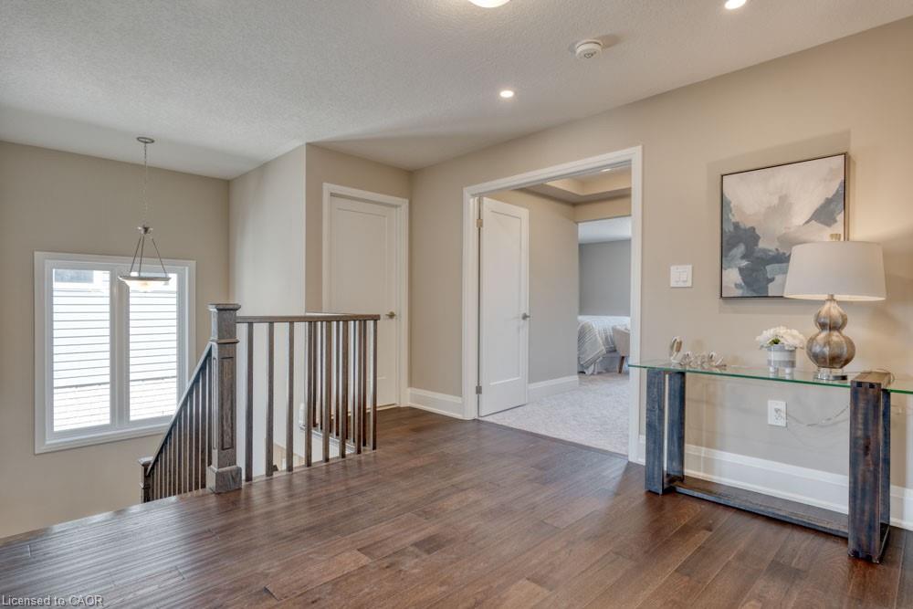 146 Rockledge Drive, Hannon, ON - Indoor Photo Showing Other Room