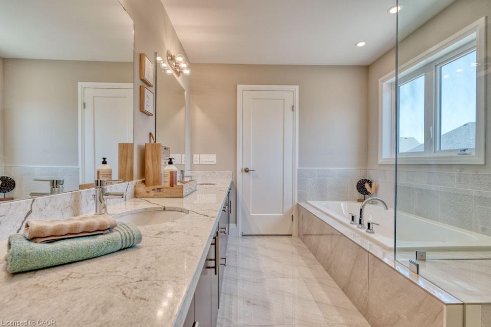 146 Rockledge Drive, Hannon, ON - Indoor Photo Showing Bathroom