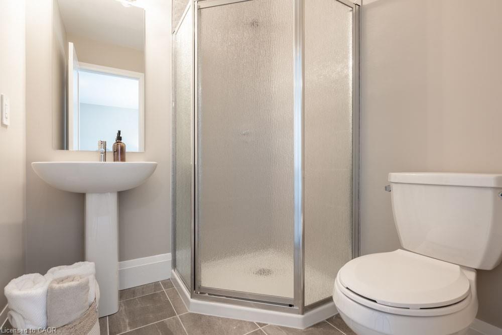 146 Rockledge Drive, Hannon, ON - Indoor Photo Showing Bathroom