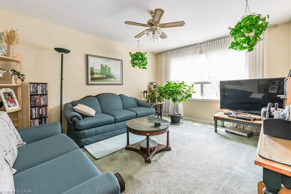 641 Limeridge Road E, Hamilton, ON - Indoor Photo Showing Living Room