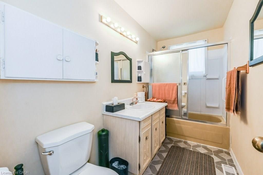 641 Limeridge Road E, Hamilton, ON - Indoor Photo Showing Bathroom