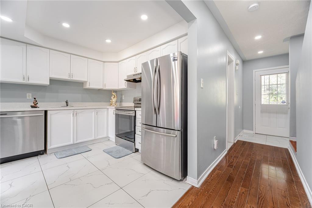 4 Vauxhall Crescent, Brampton, ON - Indoor Photo Showing Kitchen With Stainless Steel Kitchen