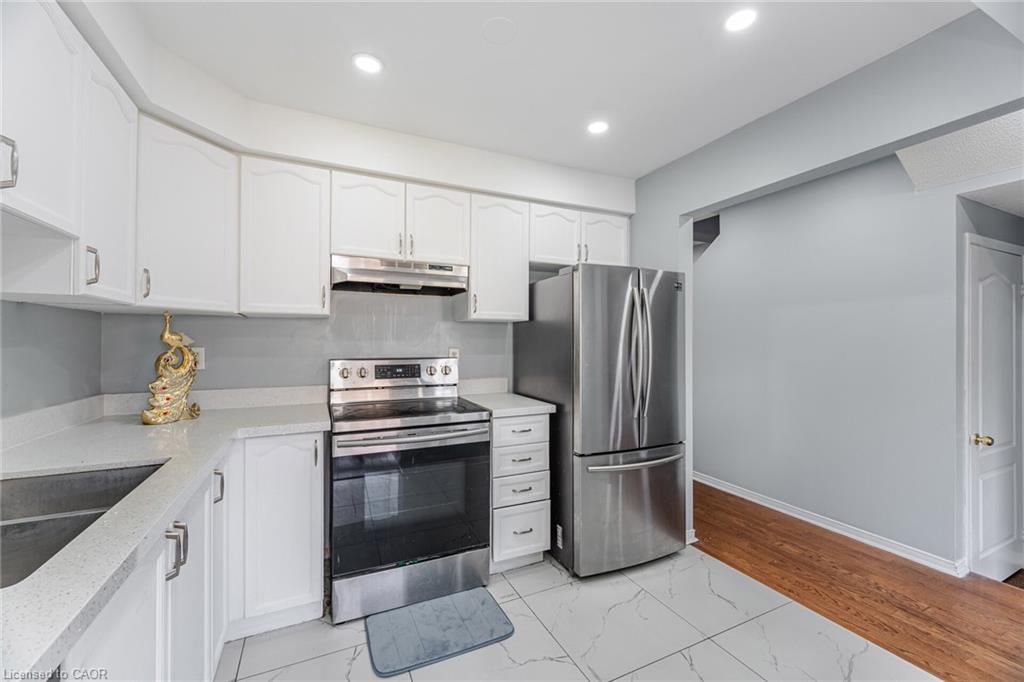 4 Vauxhall Crescent, Brampton, ON - Indoor Photo Showing Kitchen With Stainless Steel Kitchen With Double Sink