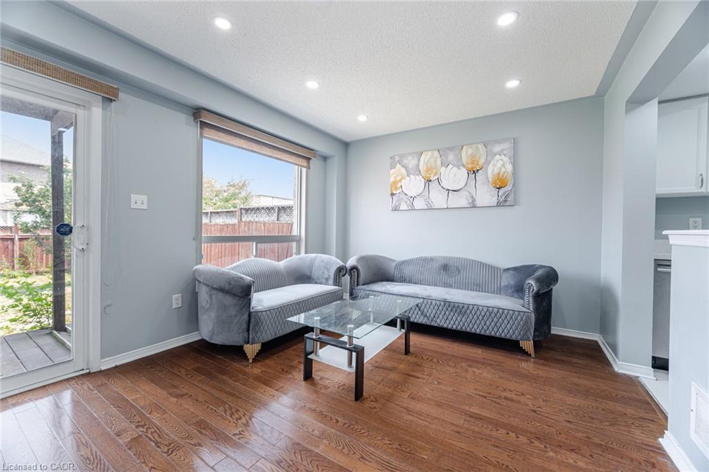 4 Vauxhall Crescent, Brampton, ON - Indoor Photo Showing Living Room