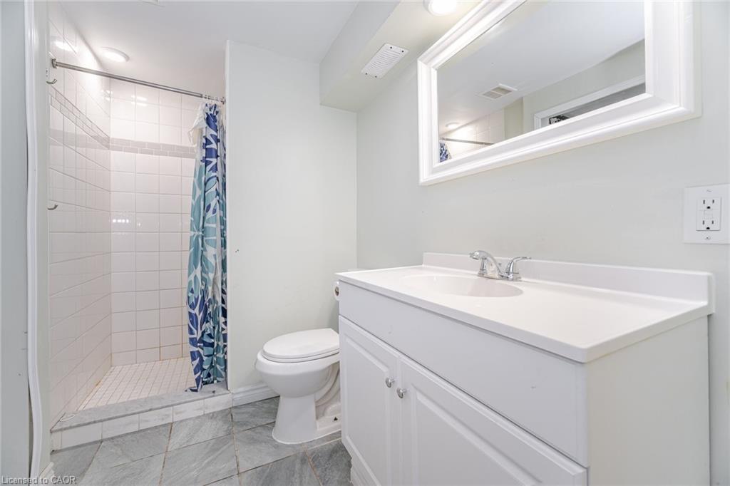 4 Vauxhall Crescent, Brampton, ON - Indoor Photo Showing Bathroom