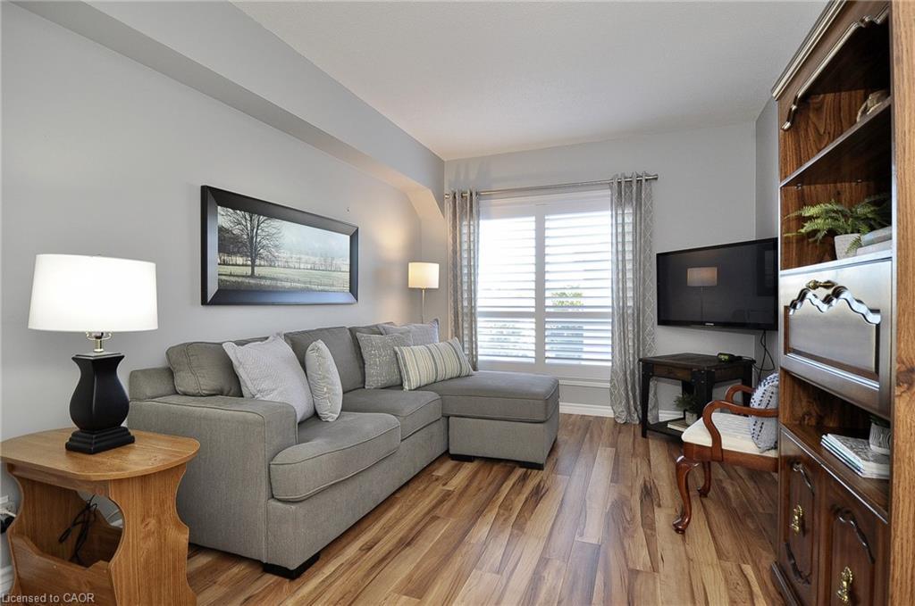 302-8 Harris Street, Cambridge, ON - Indoor Photo Showing Living Room