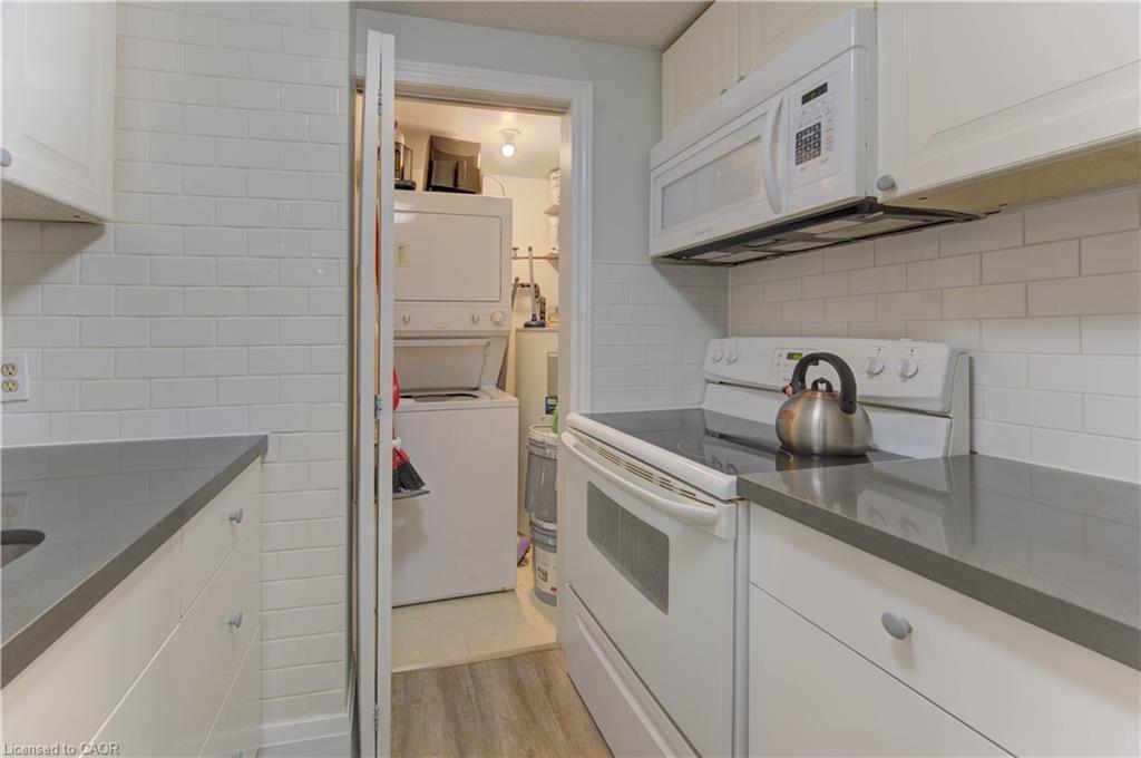 104-30 Bridge Street W, Kitchener, ON - Indoor Photo Showing Kitchen