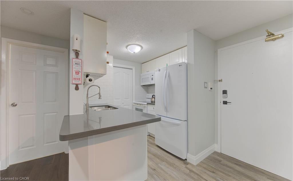 104-30 Bridge Street W, Kitchener, ON - Indoor