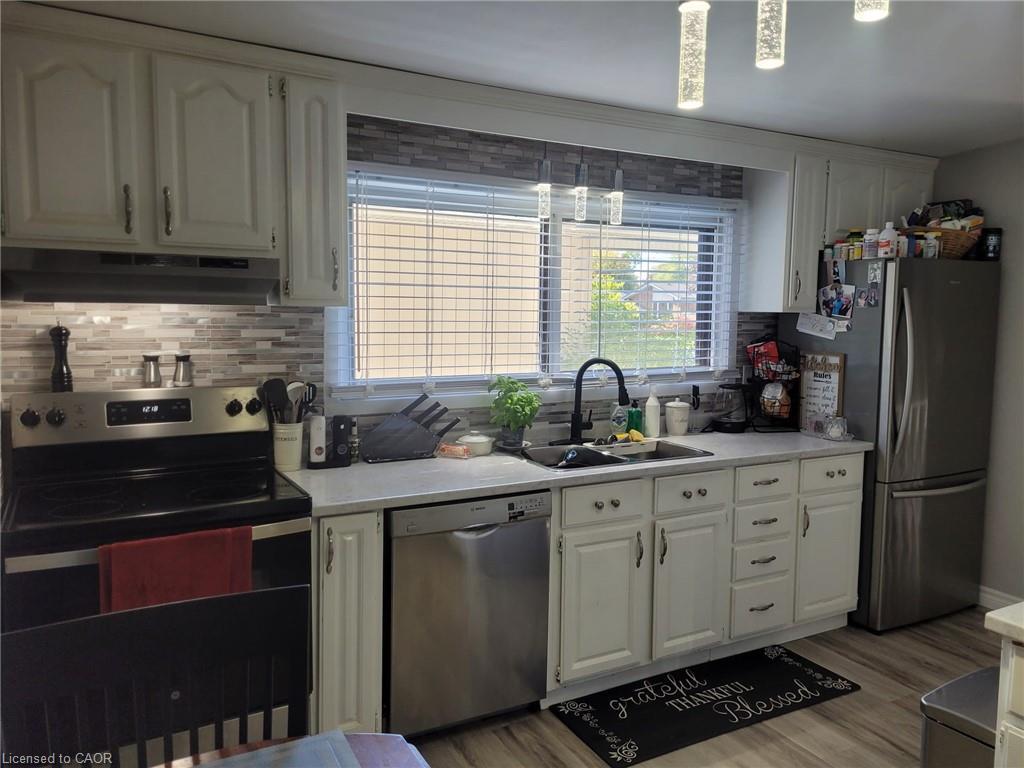 89 Deschene Avenue, Hamilton, ON - Indoor Photo Showing Kitchen