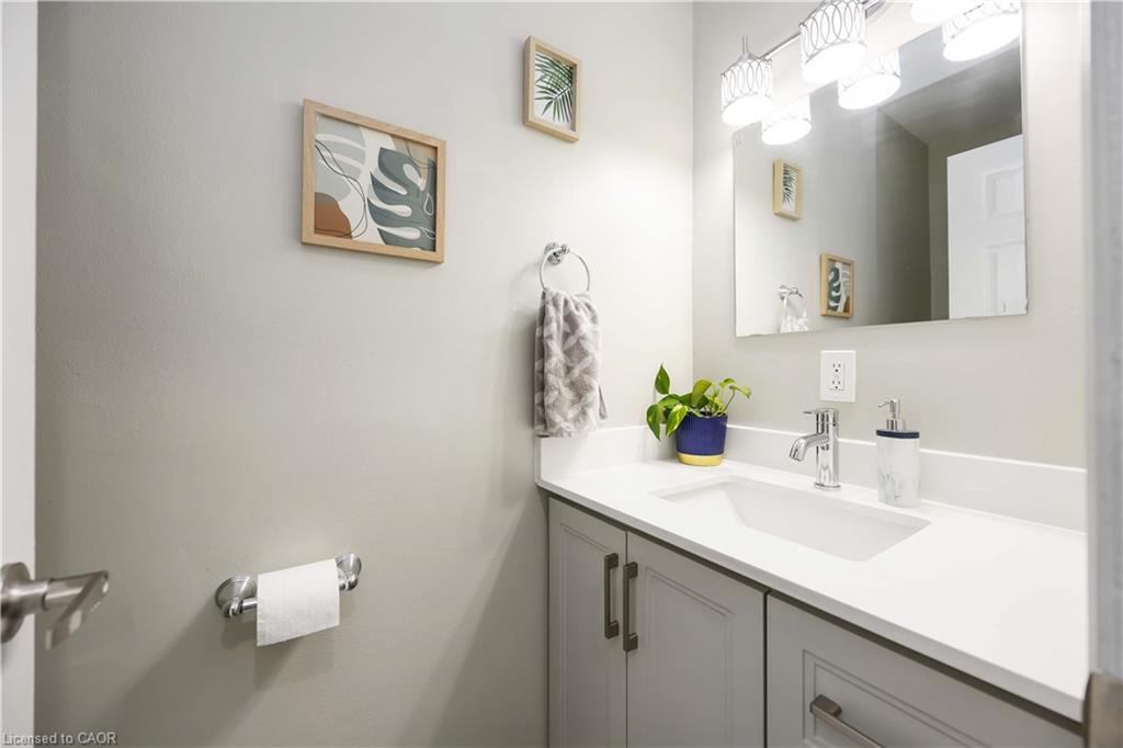 1057 King Street E, Oshawa, ON - Indoor Photo Showing Bathroom