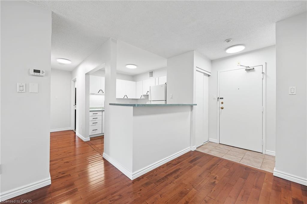 406-15 Hofstetter Avenue, Kitchener, ON - Indoor Photo Showing Other Room