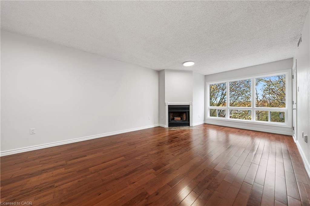406-15 Hofstetter Avenue, Kitchener, ON - Indoor Photo Showing Living Room With Fireplace