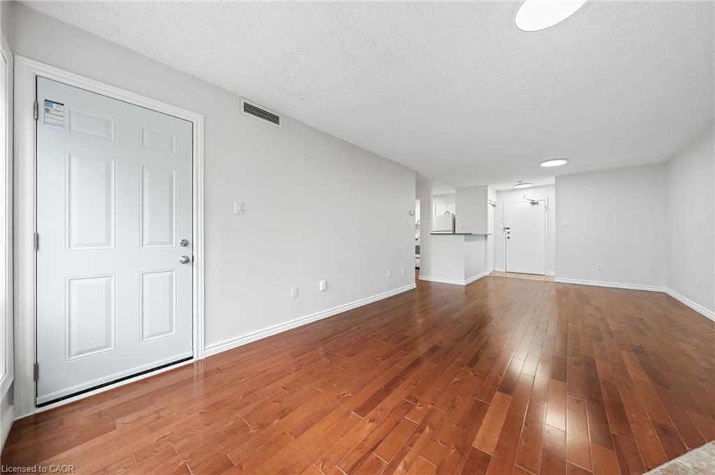 406-15 Hofstetter Avenue, Kitchener, ON - Indoor Photo Showing Other Room