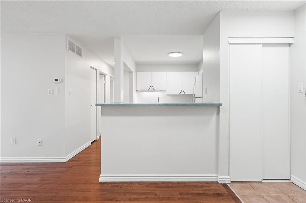 406-15 Hofstetter Avenue, Kitchener, ON - Indoor Photo Showing Other Room