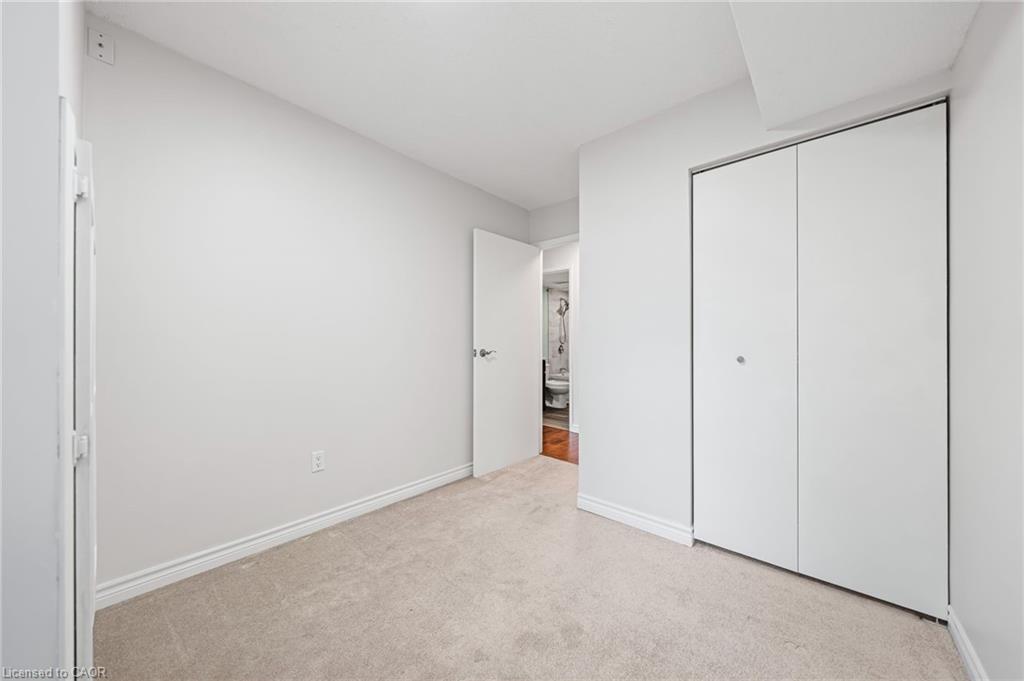 406-15 Hofstetter Avenue, Kitchener, ON - Indoor Photo Showing Other Room
