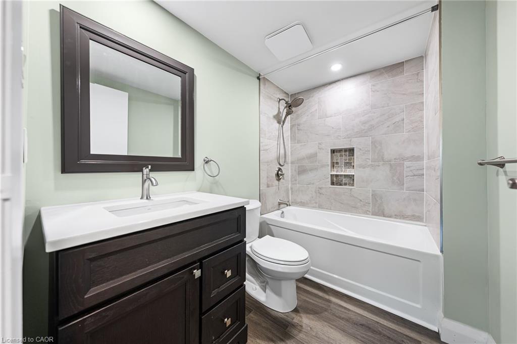 406-15 Hofstetter Avenue, Kitchener, ON - Indoor Photo Showing Bathroom