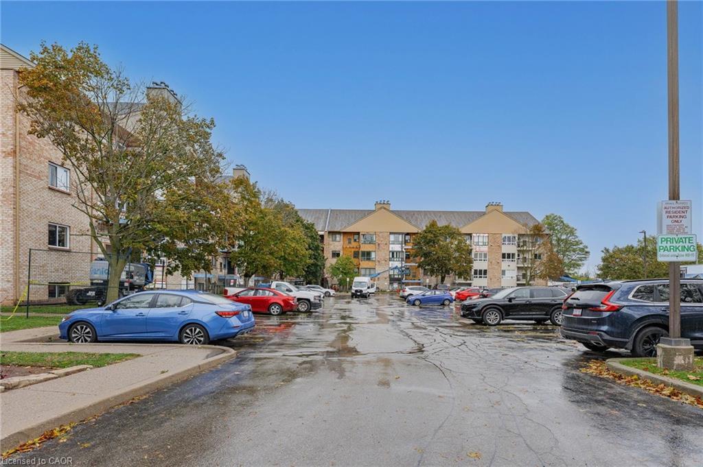 406-15 Hofstetter Avenue, Kitchener, ON - Outdoor