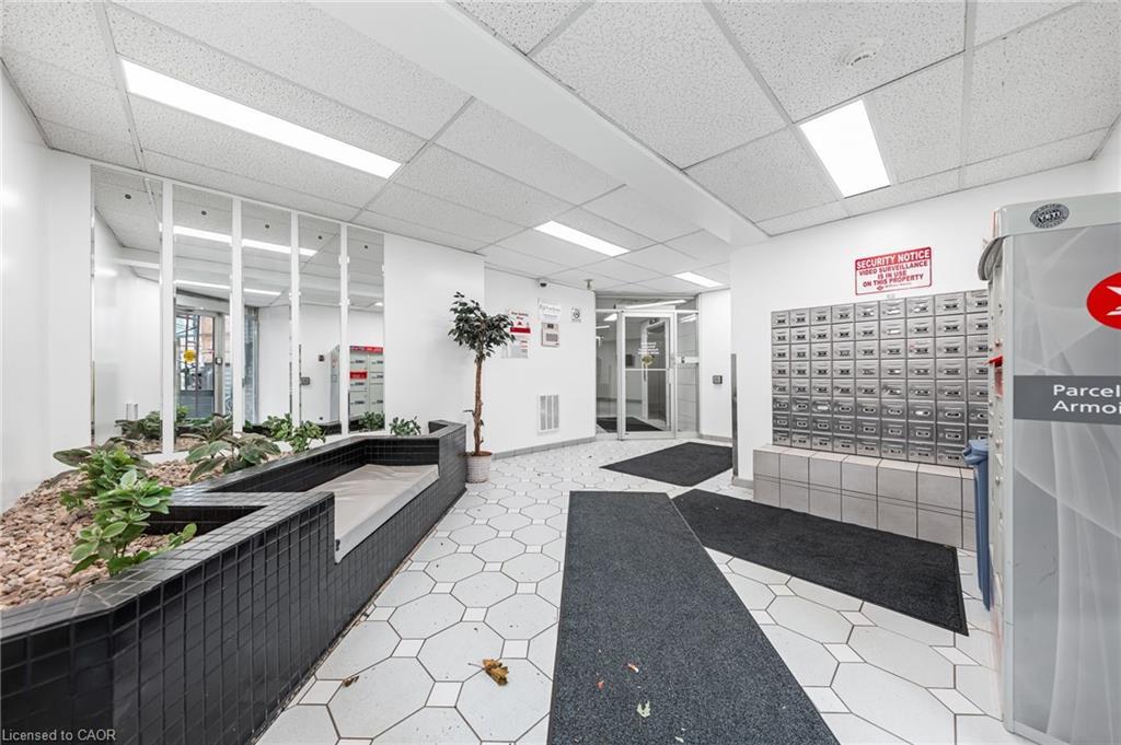 406-15 Hofstetter Avenue, Kitchener, ON - Indoor Photo Showing Other Room