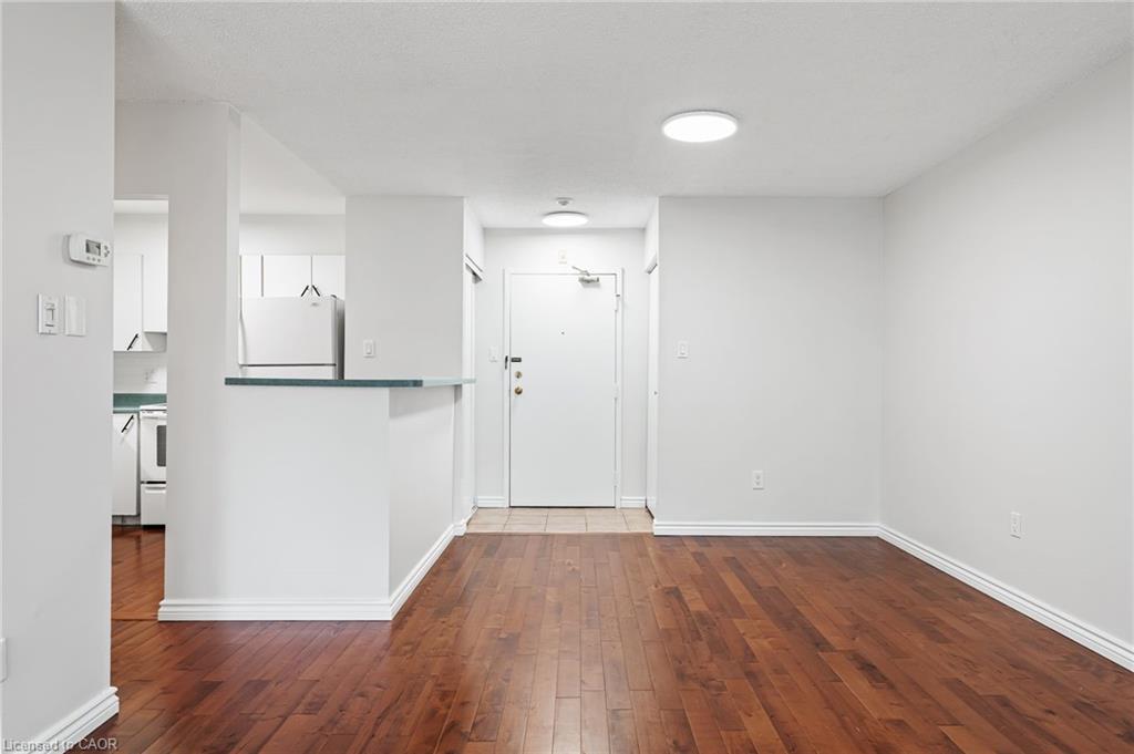 406-15 Hofstetter Avenue, Kitchener, ON - Indoor Photo Showing Other Room