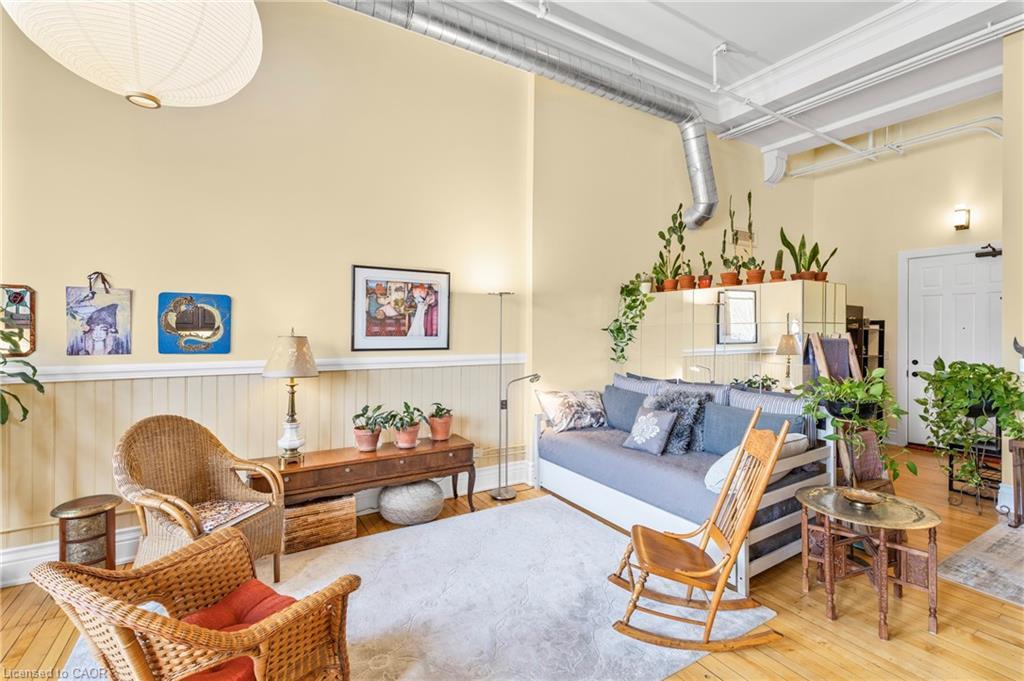 304-200 Stinson Street, Hamilton, ON - Indoor Photo Showing Living Room