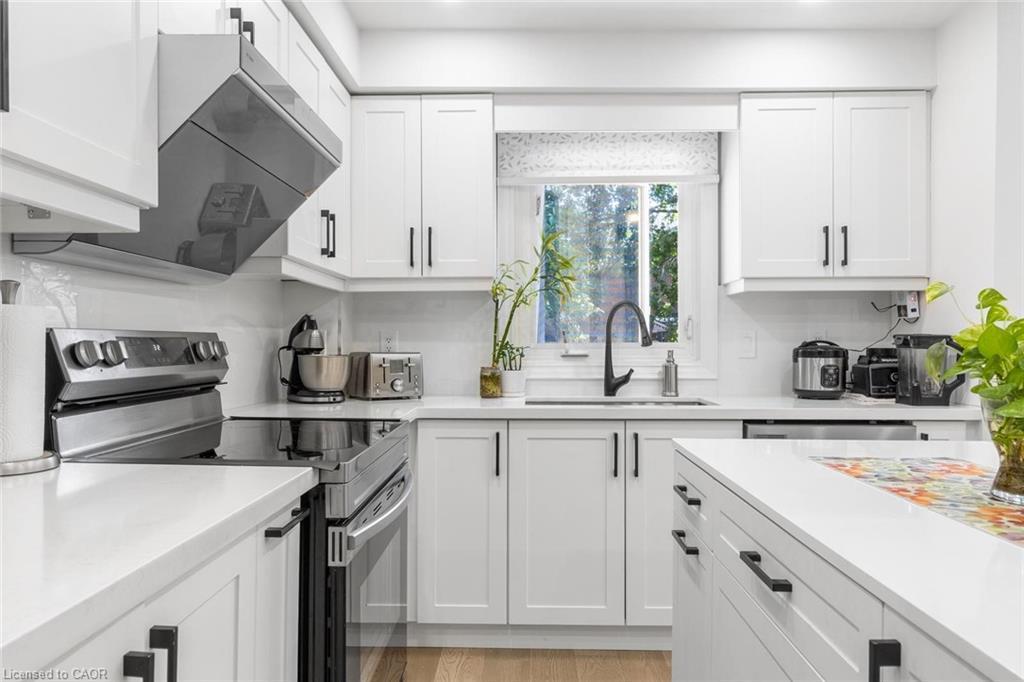 1118 Avondale Drive, Oakville, ON - Indoor Photo Showing Kitchen