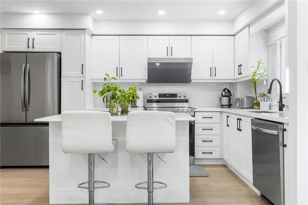 1118 Avondale Drive, Oakville, ON - Indoor Photo Showing Kitchen With Stainless Steel Kitchen With Upgraded Kitchen
