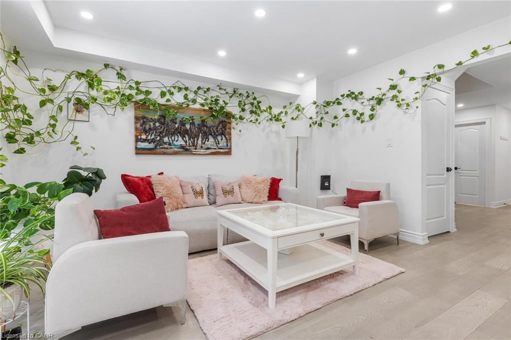 1118 Avondale Drive, Oakville, ON - Indoor Photo Showing Other Room