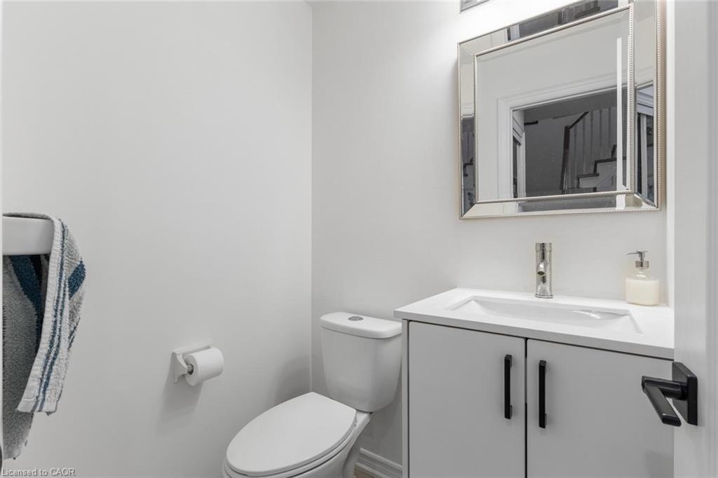 1118 Avondale Drive, Oakville, ON - Indoor Photo Showing Bathroom