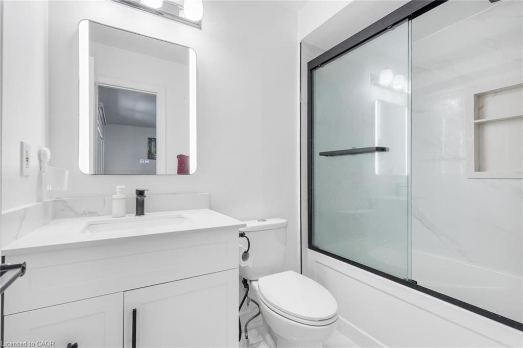 1118 Avondale Drive, Oakville, ON - Indoor Photo Showing Bathroom