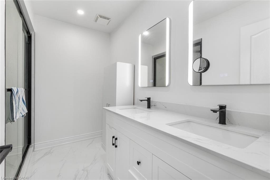 1118 Avondale Drive, Oakville, ON - Indoor Photo Showing Bathroom